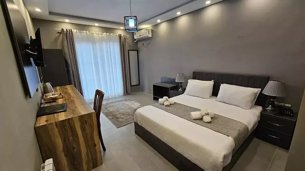 Alibaba https://cdn.alibaba.ir/ostorage/hotel-accommodation-images/685953fda1e6f83605b73921_دبل رو به خیابان.webp